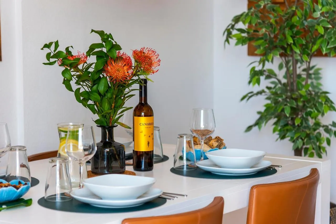 Beachfront Triplex With Swimming Pool & Parking Radazul 0*,