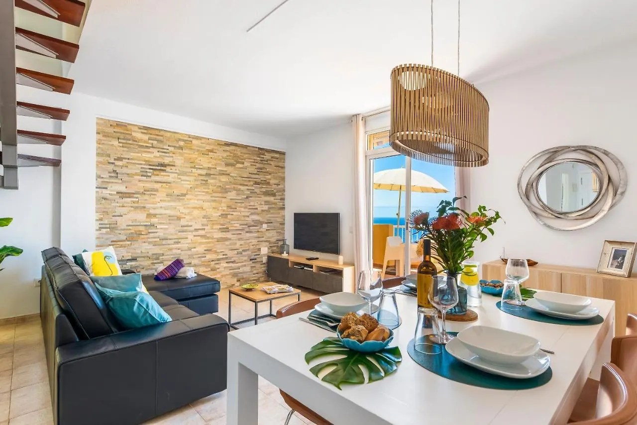 Beachfront Triplex With Swimming Pool & Parking Radazul