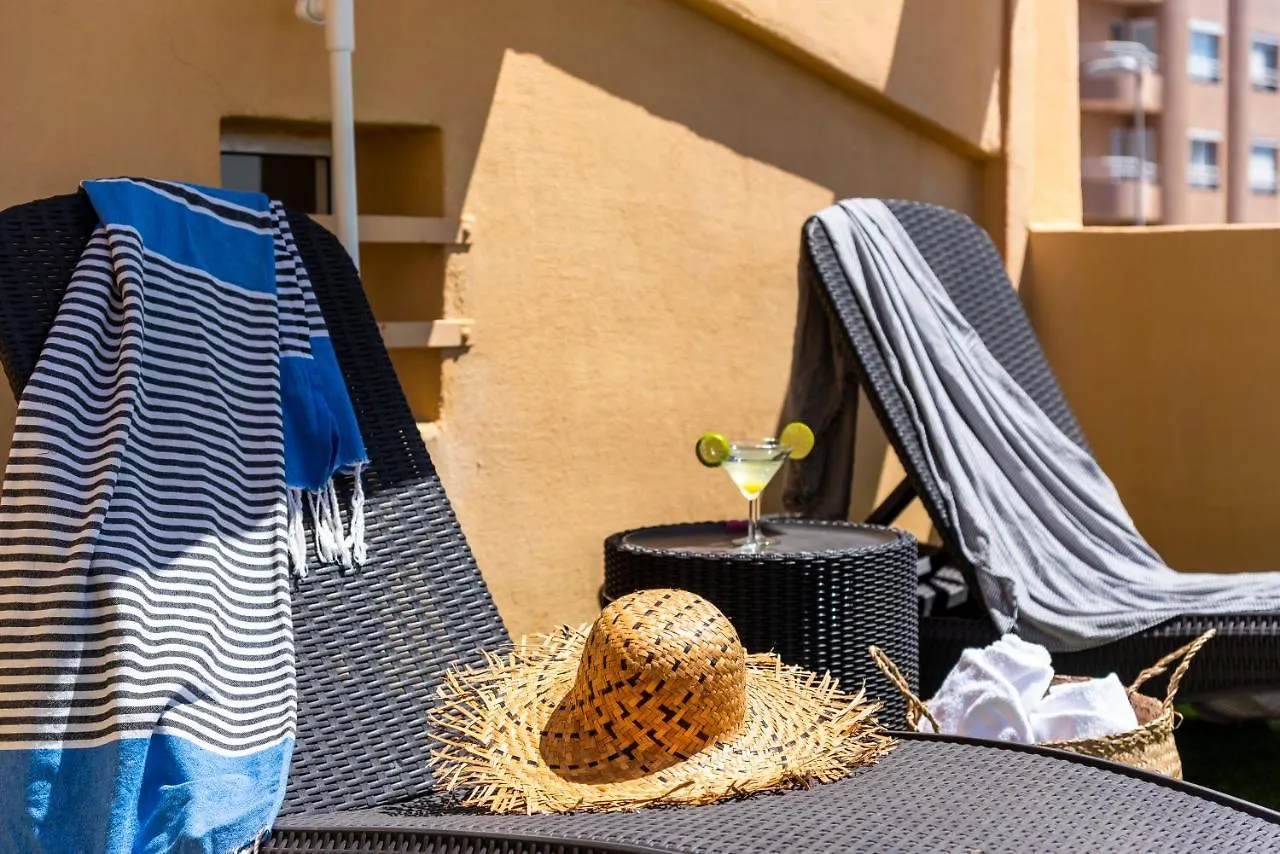 Beachfront Triplex With Swimming Pool & Parking Radazul